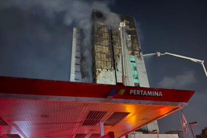 Gedung Bapenda DKI Terbakar, 6 Lantai Hangus & SPBU Sekitar Ditutup