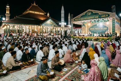 Dari Timur Tengah hingga Indonesia, Jejak Panjang Tradisi Maulid Nabi (Foto:AI)