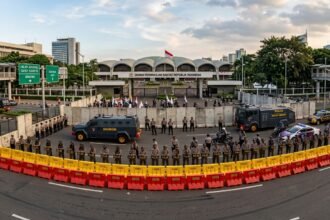 Aksi Massa Digelar di Jakarta, Ribuan Polisi Disiapkan untuk Amankan Jalannya Demo (Foto: AI)