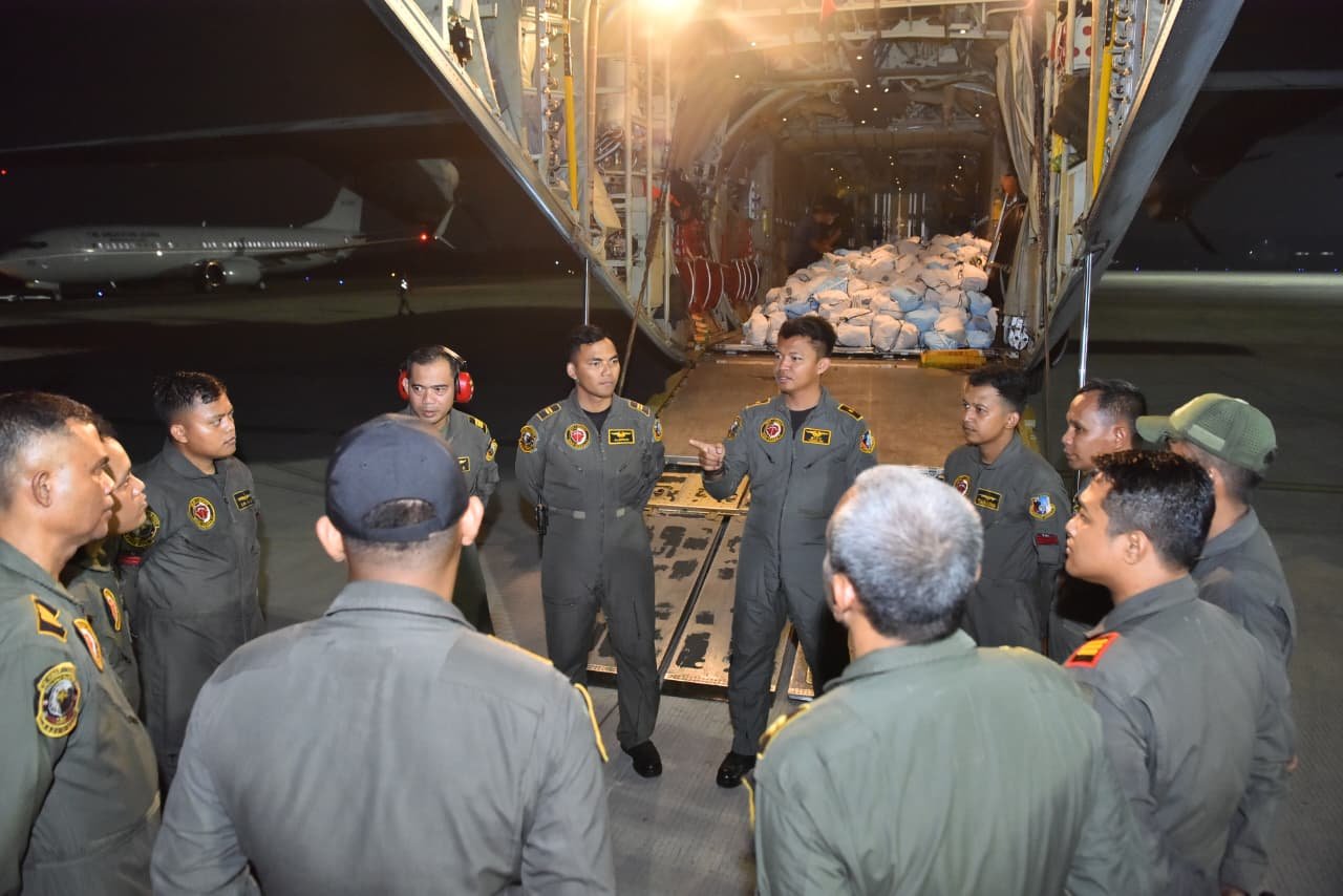 TNI AU Gerak Cepat, Dua Hercules Bawa 27 Ton Bantuan ke NTT 2 (Dok Photo Hercules/Dispen AU)