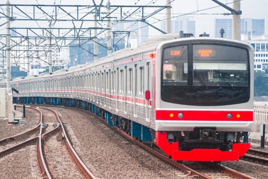 Jempol Pengguna KRL Terjepit Pintu, KAI Commuter Ungkap Kronologinya