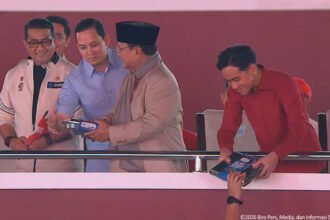 Karnaval Malam HUT ke-81 RI: Ketika Pasangan Prabowo-Gibran Dapat Kiriman Ompreng MBG