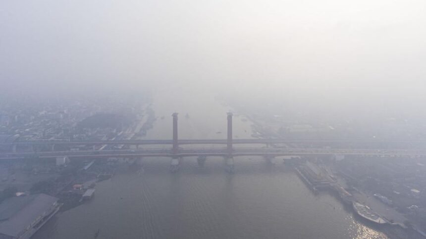 Palembang Jadi Kota Paling Berpolusi di Dunia, AQI Capai 222 akibat Kabut Asap