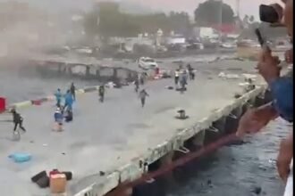 GM Pelindo Maumere Terjun ke Laut Selamatkan Penumpang