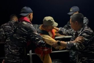TNI AL Berhasil Evakuasi 230 Penumpang KM Mutiara Sentosa 2 di Perairan Sumenep