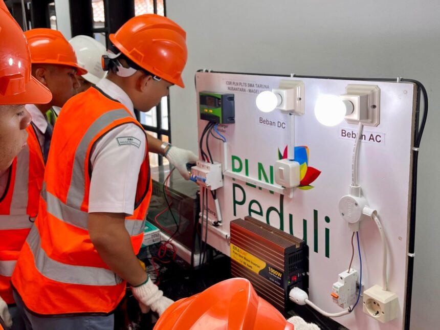 Siapkan SDM Untuk Transisi Energi, PLN dan IT PLN Beri Pelatihan Energi Terbarukan Bagi Siswa SMA