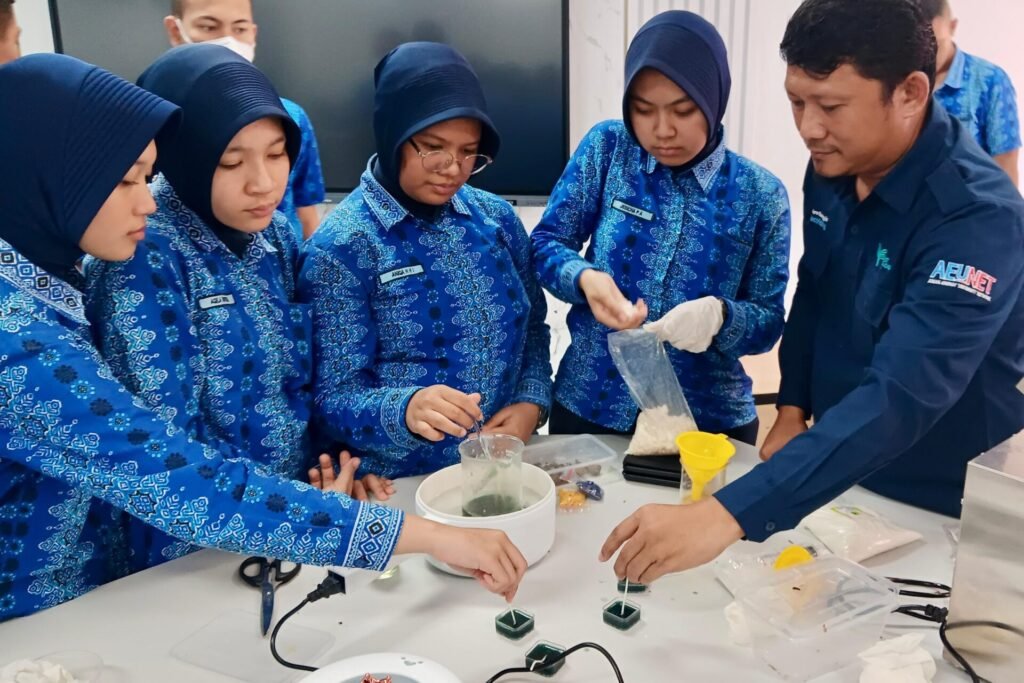 Siapkan SDM Untuk Transisi Energi, PLN dan IT PLN Beri Pelatihan Energi Terbarukan Bagi Siswa SMA 2 Siapkan SDM Untuk Transisi Energi, PLN dan IT PLN Beri Pelatihan Energi Terbarukan Bagi Siswa SMA