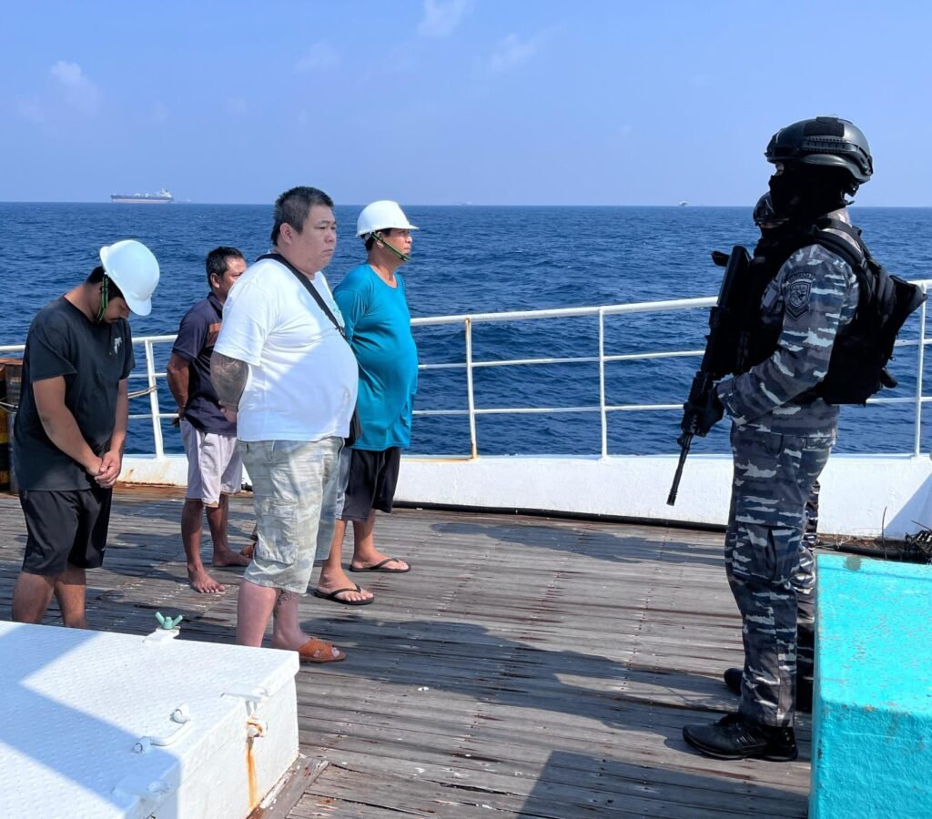 Disembunyikan di Bawah Lantai, KRI Kerambit-627 Bekuk MV King Sun, Sita 1,3 Ton Ketamine Senilai Rp2,6 Triliun 2 Disembunyikan di Bawah Lantai, KRI Kerambit-627 Bekuk MV King Sun, Sita 1,3 Ton Ketamine Senilai Rp2,6 Triliun