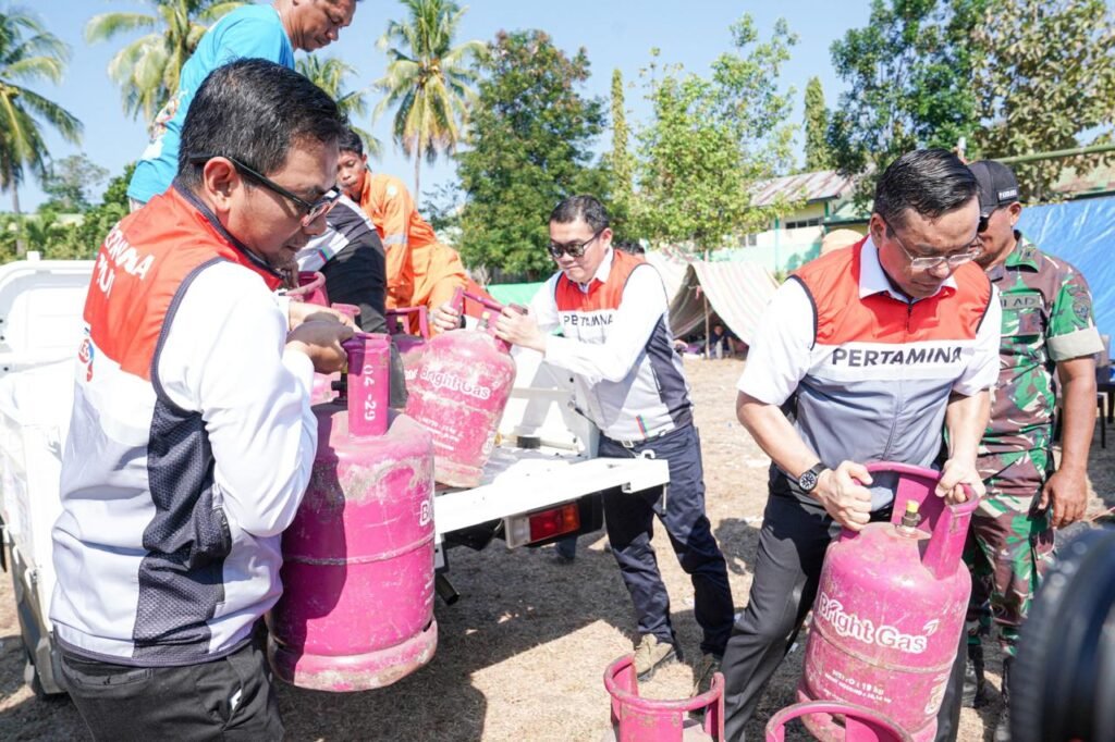 Dirut Pertamina Hadir Langsung di Lokasi Gempa Flores, Salurkan Bantuan dan Pimpin Upacara HUT ke-81 RI 2 Dirut Pertamina Hadir Langsung di Lokasi Gempa Flores, Salurkan Bantuan dan Pimpin Upacara HUT ke-81 RI