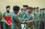 Panglima TNI Naikkan Pangkat 2 Prajurit yang Turunkan Bendera Bulan Bintang (Foto: PUSPEN TNI)