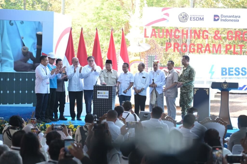 PLTS 100 GWp Diluncurkan, PLN Siap Dukung Akselerasi Pengembangan EBT Menuju Swasembada Energi 2 PLTS 100 GWp Diluncurkan, PLN Siap Dukung Akselerasi Pengembangan EBT Menuju Swasembada Energi