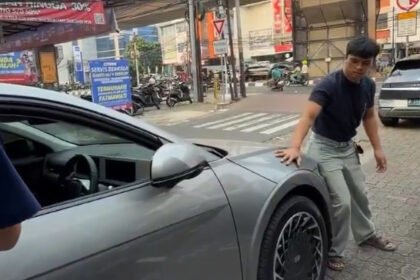 Belajar dari Kasus Hyundai - Influencer Juju, Mengapa Parkir Paralel Bikin Aki Mobil Listrik Cepat Soak?