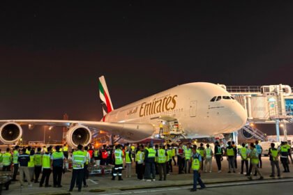 Penampakan Jet Raksasa Airbus A380 Emirates yang Mendarat Perdana di Bandara Soetta