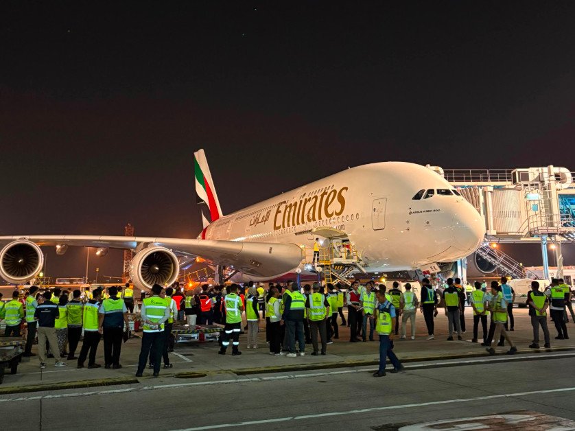 Penampakan Jet Raksasa Airbus A380 Emirates yang Mendarat Perdana di Bandara Soetta