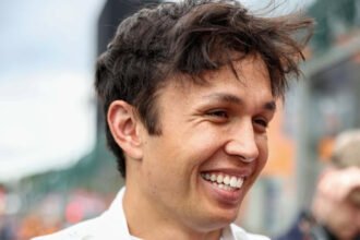 Di Tengah Rumor Kepindahan Carlos Sainz, Williams Amankan Alex Albon Hingga 2027