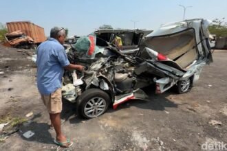 Tragis! Ambulans Bawa Jenazah Hantam Truk, Pasutri Ikut Meninggal saat Antar Jasad Sang Anak
