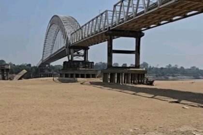 Penampakan Sungai Barito jadi Gurun Pasir Akibat Kemarau Panjang, Alur Pelayaran Terputus