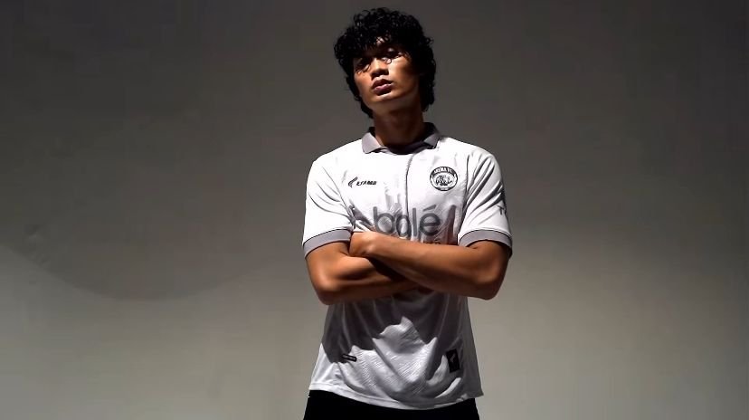 Jersey Terbaru Klub Super League 2026/2027 yang Bikin Suporter Kepincut 5 (Foto: IG/@arremafcofficial)