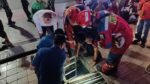 Petugas Damkar Rela Menyelam ke Gorong-Gorong Bundaran HI Demi HP Warga yang Nyemplung