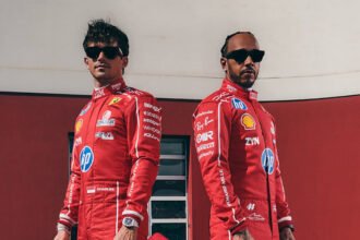 Ferrari Rilis Baju Balap Spesial Hamilton dan Leclerc Berornamen 7 Bintang Schumacher di Monza