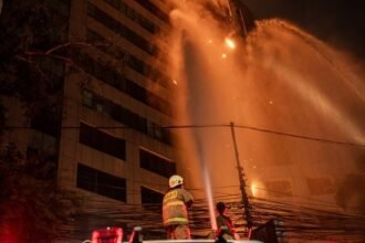 Ruang Arsip Bapenda Jakarta Membara Lagi: 1 Korban Dilarikan ke RS, Pompa Gedung Sempat Macet