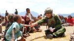 Tembus Medan Berat, Koops TNI Habema Salurkan 2 Ton Bantuan ke Warga Puncak