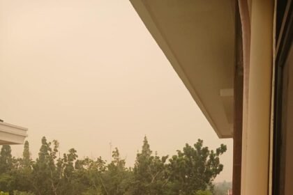 Langit Siang Pontianak Berubah Kuning Pekat Akibat Polusi Karhutla, BMKG Bilang Begini