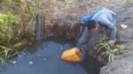 Kemarau Panjang Sumur Mengering, Warga Kayong Utara Terpaksa Pakai Air Parit Berlumpur