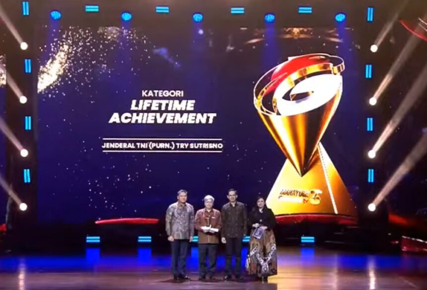 Garuda TV Anugerahi Lifetime Achievement Award untuk Jenderal TNI (Purn) Try Sutrisno