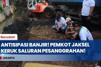 Antisipasi Musim Hujan, Pemkot Jaksel Keruk 1.207 Meter Kubik Lumpur Saluran Pesanggrahan