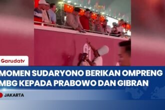 Kepala BGN Sudaryono Serahkan Ompreng MBG kepada Prabowo dan Gibran