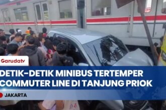 Diduga Terobos Perlintasan Tanpa Palang, Minibus Dihantam KRL di Tanjung Priok Jakarta Utara