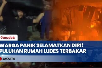 Warga Panik Selamatkan Diri! Puluhan Rumah Semi Permanen di Muara Angke Ludes Terbakar