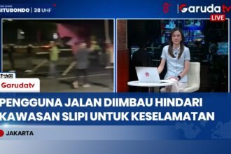Aksi Demo di DPR Kian Ricuh Hingga Malam, Jalan Raya dan Tol Kawasan Slipi Ditutup Sementara