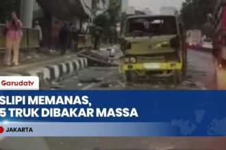 Kerusuhan di Slipi: 5 Truk Diduga Milik Ormas Dibakar Massa Tak Dikenal