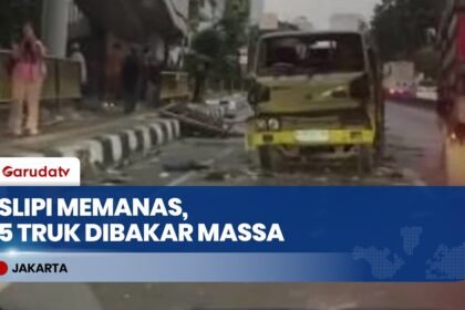 Kerusuhan di Slipi: 5 Truk Diduga Milik Ormas Dibakar Massa Tak Dikenal