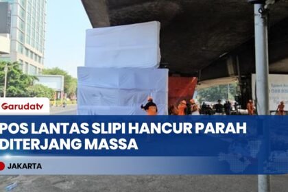 Kondisi Pos Polisi Flyover Slipi Usai Dibakar Massa Demo DPR, Bangunan Rusak Parah