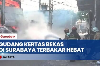 Kebakaran Hebat Gudang Kertas Bekas di Surabaya, Diduga Akibat Puntung Rokok