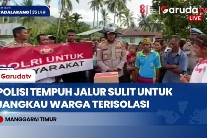 Tembus Jalur Terisolasi Pakai Motor, Polisi Salurkan Bantuan Gempa ke Pedalaman Manggarai Timur