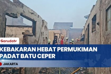 Kebakaran Hebat Hantam Permukiman Padat di Batu Ceper Gambir, 25 Unit Damkar Dikerahkan