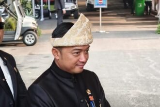 Bukan Sekadar Atraksi, Ini Makna Pembentangan Bendera Presiden oleh 17 Penerjun Kopassus di HUT RI