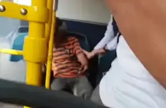 Penumpang Mengeluh Bau Menyengat, Transjakarta Gandeng Dinsos Tangani Tunawisma yang Diturunkan