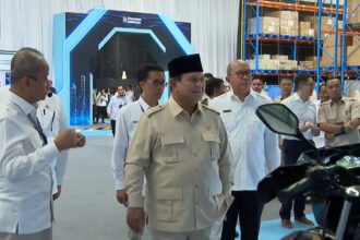 Didampingi Para Menteri Kabinet, Presiden Prabowo Tinjau Kesiapan Motor Listrik Buatan Anak Bangsa