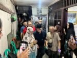 Gubernur DKI Pramono Anung Melayat Korban Kericuhan Pejompongan, Warga Minta Usut Tuntas