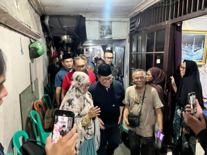 Gubernur DKI Pramono Anung Melayat Korban Kericuhan Pejompongan, Warga Minta Usut Tuntas