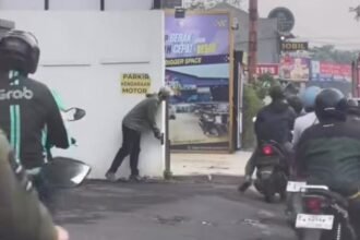 Warga Ciputat Rekam Pria Mengintai Diduga Pakai Senpi, Polres Tangsel Turun Tangan
