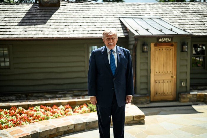 Pria bersenjata ditangkap di dekat Trump National Golf Club menjelang kunjungan Presiden Donald Trump, sementara FBI dan Secret Service menyelidiki kemungkinan ancaman keamanan.
