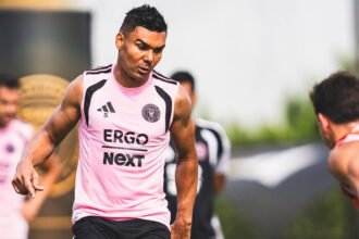 LA Galaxy membantah narasi Inter Miami dalam transfer Casemiro yang kini masih berada dalam penyelidikan resmi MLS terkait dugaan pelanggaran aturan perekrutan pemain.