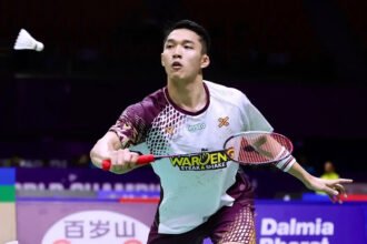 Jonatan Christie melaju ke babak 32 besar Kejuaraan Dunia BWF 2026 setelah mengalahkan Matthias Kicklitz dua gim langsung.