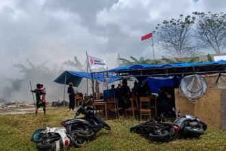 Gempa M5,7 mengguncang Flores, NTT, Kamis pagi, memicu kepanikan warga pengungsian, sementara BMKG memastikan gempa tersebut tidak berpotensi tsunami.